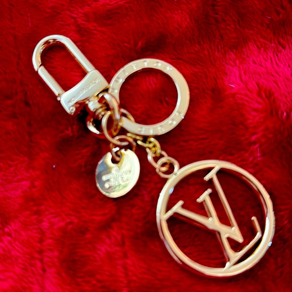 NEW LV Charm Keychain GOLD keychain w/out tag, - Picture 3 of 7